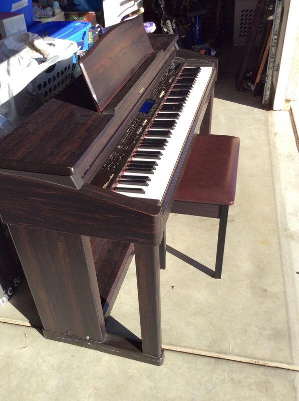 Roland kr570 digital intelligent piano (reduced price) for Sale in