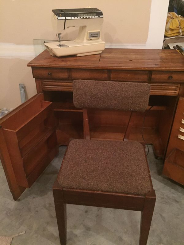 Vintage 1970s Singer Athena 2000 Sewing Machine & Solid Wood