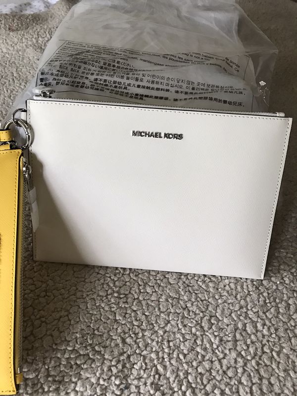 Authentic Michael Kors Wallets Set Of 2 for Sale in Lakewood, WA - OfferUp