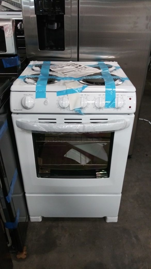 New 24" White Hotpoint Electric Coil Stove for Sale in East Hartford