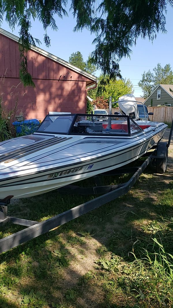 1988 Barefoot Sanger Ski Boat 225 Johnson for Sale in Tacoma, WA - OfferUp