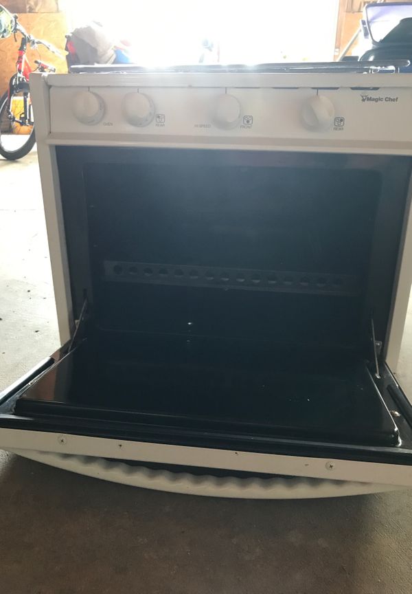Magic chef 3 burner stove and oven for Sale in Graham, WA OfferUp