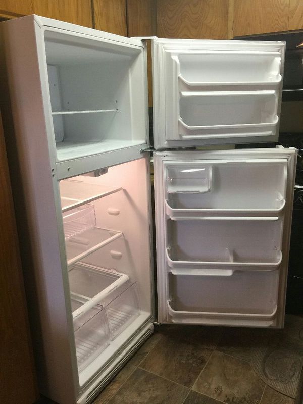Kenmore Refrigerator Model 253 White 18 cu. ft. for Sale in Bothell, WA