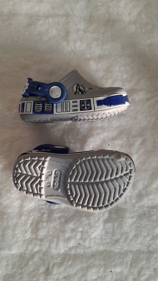 boys star wars crocs