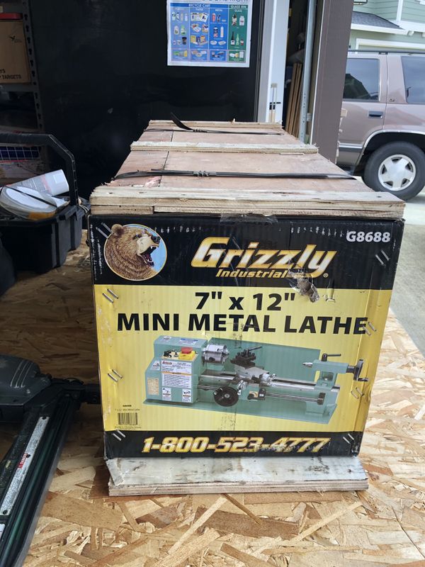 Grizzly G8688 7" x 12" Mini Metal Lathe for Sale in Washougal, WA
