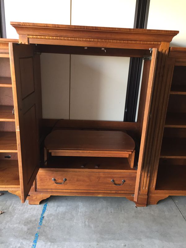 Ethan Allen TV Stand / TV and bookshelves for Sale in Laguna