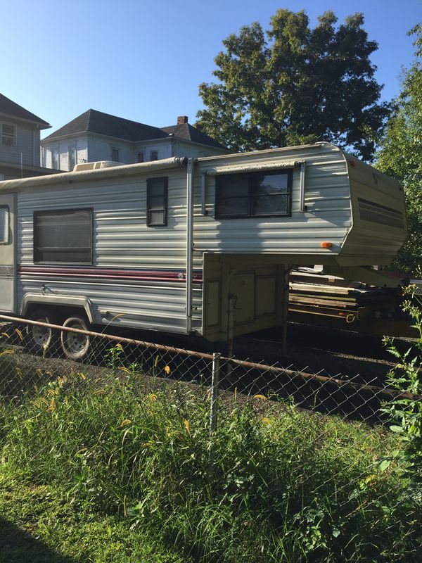 23 ft 1990 5th wheel camper for Sale in Moundsville, WV - OfferUp