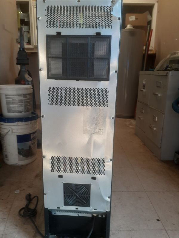 Electric wine Cooler frigidare model FFWC18L2QB for Sale in Tulsa, OK