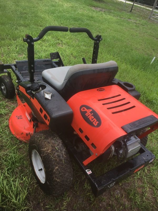 Ariens Zoom 34" 13.5HP Briggs Zero Turn lawn mower for Sale in Zolfo
