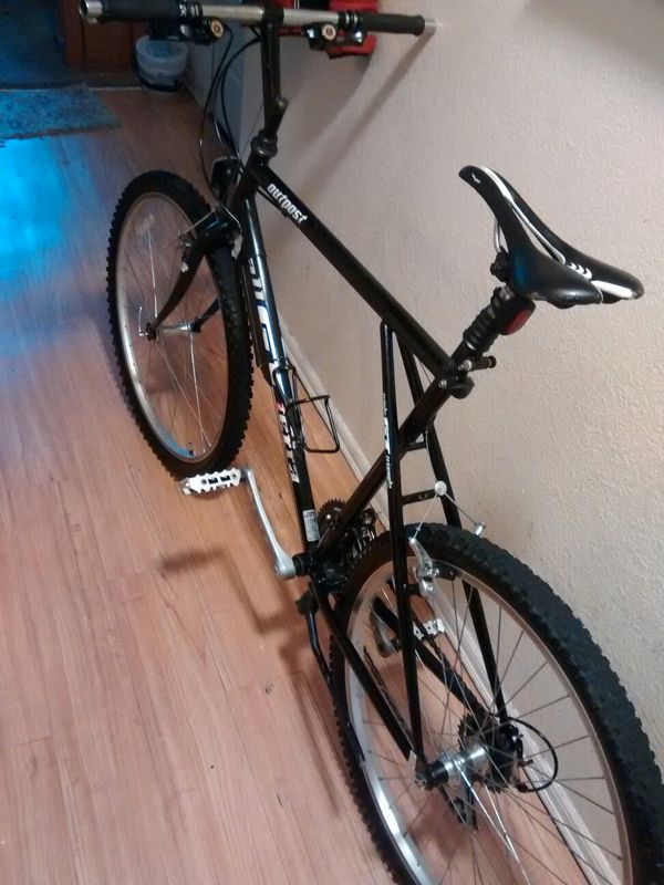 95 GT all terrain Outpost mountain bike for Sale in Auburn, WA - OfferUp