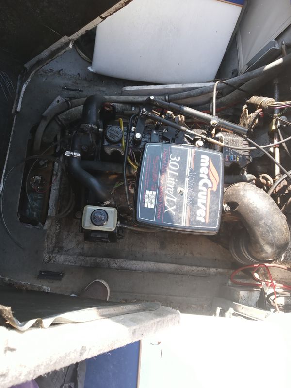 1996 Maxum Boat and trailer, inboard outboard motor with on Deck cab