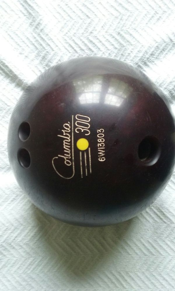 Bowling ball yellow dot for Sale in MENTOR ON THE, OH OfferUp