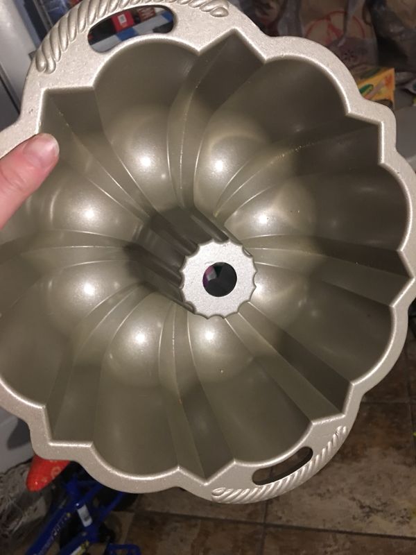 Nordic Ware Platinum Collection Anniversary Bundt Pan for Sale in Miami