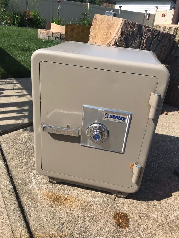 Sentry safe on wheels 100 lbs for sale in brooklyn oh offerup