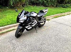 FullPrice$1000 05 Honda Cbr1000 Carbon for Sale in Wichita, KS