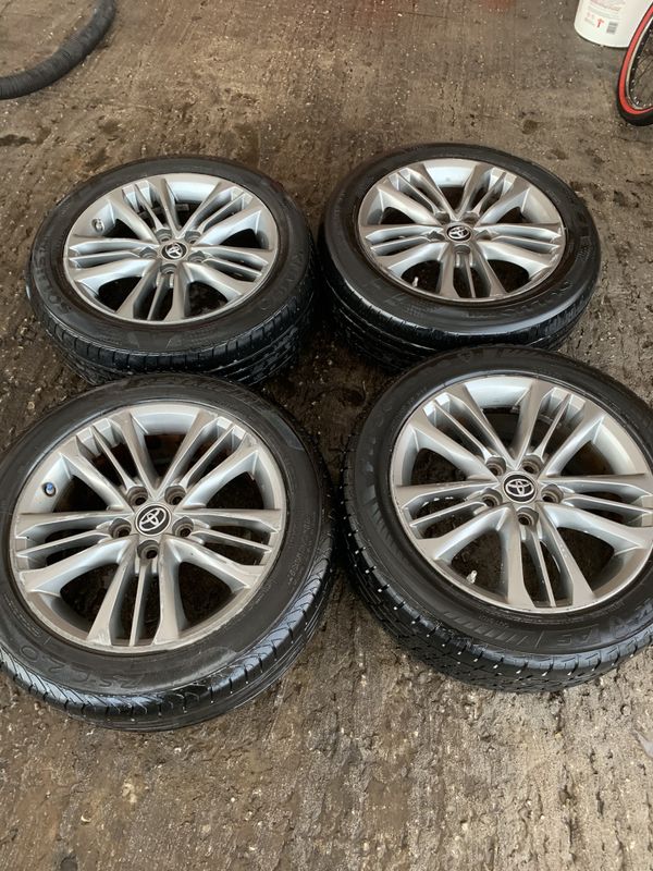 2016 Toyota Camry rims and tires for Sale in Kissimmee, FL OfferUp