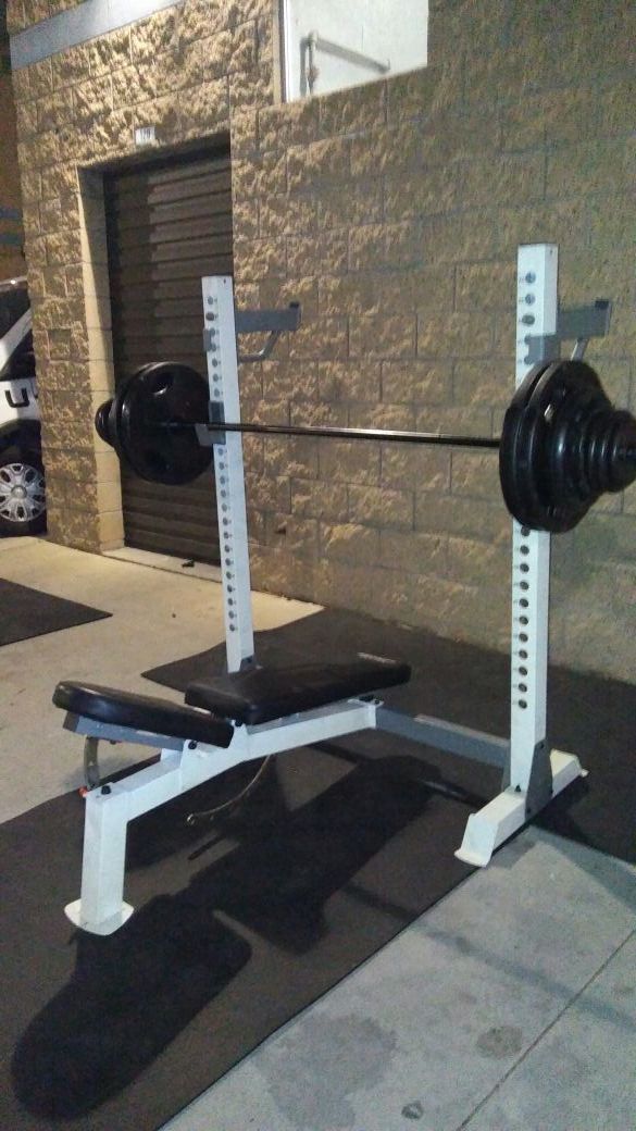 Fitness gear pro OB / 600 weight bench for Sale in Commerce, CA OfferUp