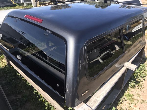 Camper Shell Toyota Tundra Short bed 2014 to 2020 for Sale in Perris