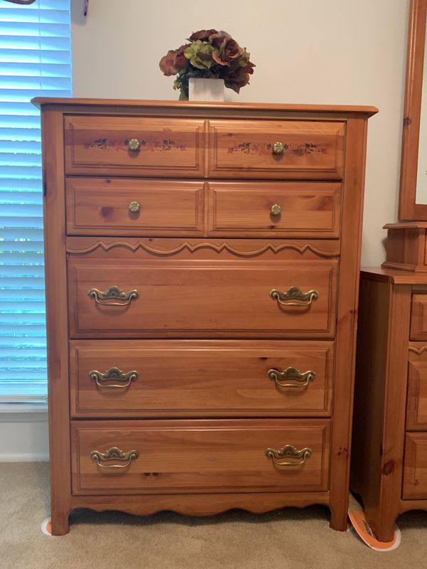 Matching Broyhill Dresser & Chest Of Drawers For Sale In San Antonio ...