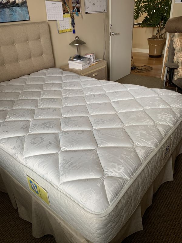 Sealy Posturepedic mattress for Sale in Seattle, WA OfferUp