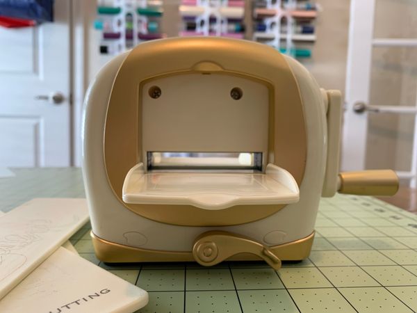 Cuttlebug Die Cutting and Embossing - Mini Anna Griffin for Sale in