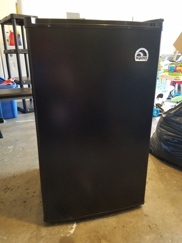 igloo 4.6 mini fridge