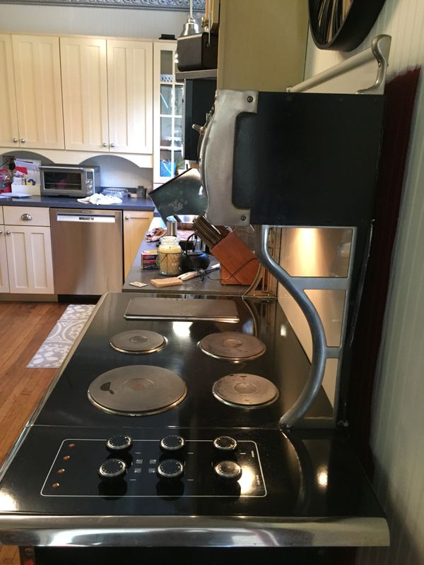 Elmira Stove Works Model 6000 Ivory. for Sale in Downers Grove, IL