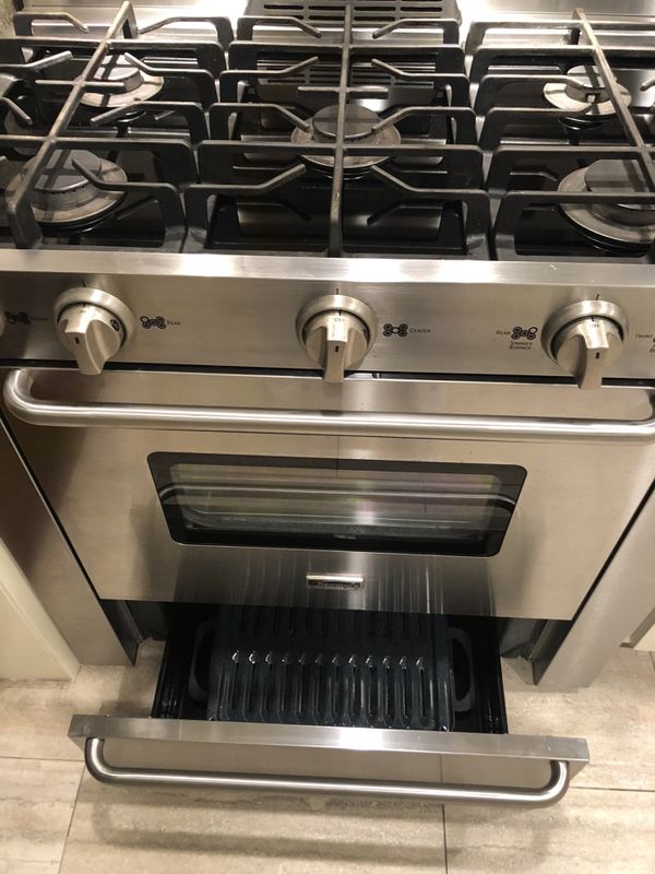 Kenmore Elite 5 Burner Gas Range with Hood for Sale in Redondo Beach