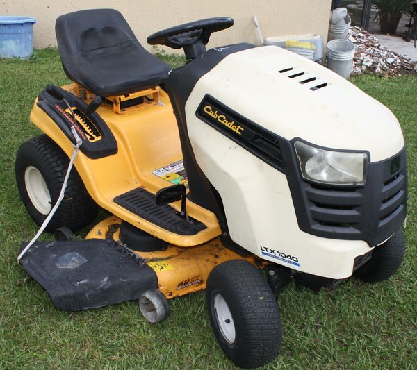 Cub Cadet LTX 1040, automatic, 19 HP Kohler Courage, 42