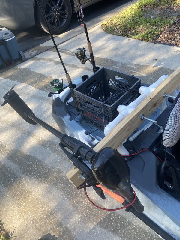 12 ft Field & Stream Shadow Caster Fishing Kayak With Trolling Motor