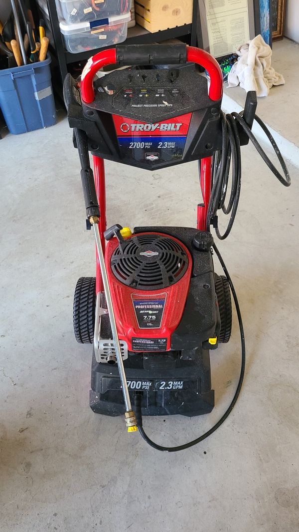 Troy-Bilt Briggs and Stratton pressure washer 2700 psi. 2.3 gpm 175 cc ...