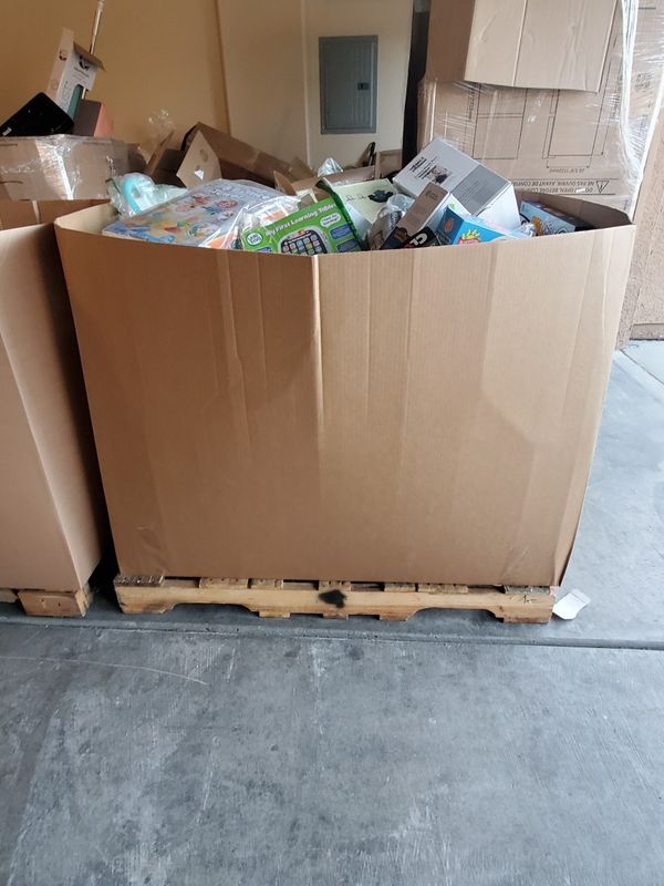 Amazon Gaylord pallets 150 to 270 pieces for Sale in North Las Vegas