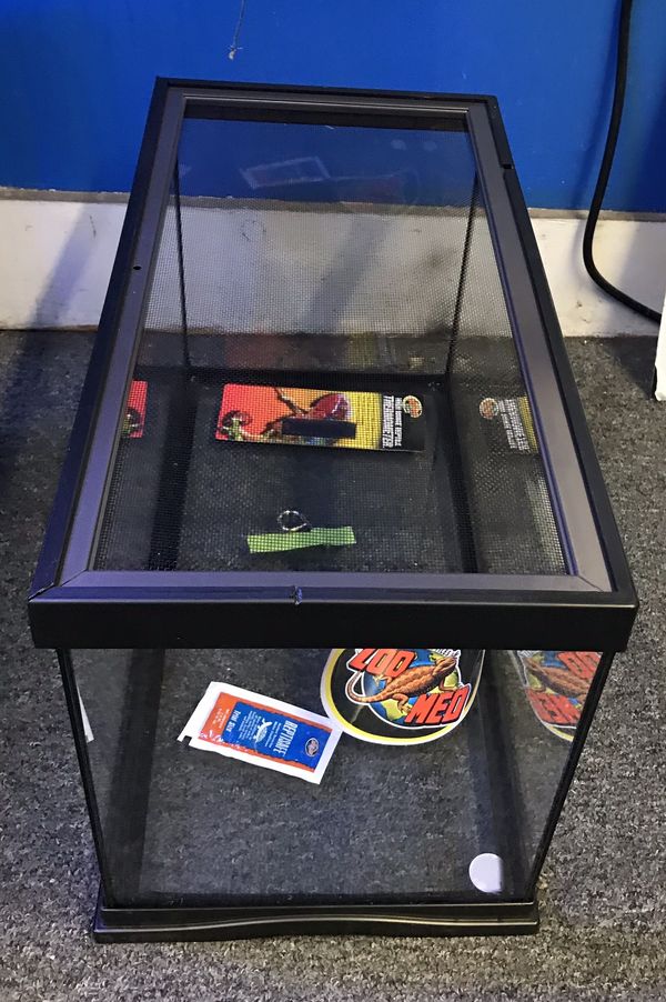 10 gallon reptile tank with locking screen top $30 for Sale in