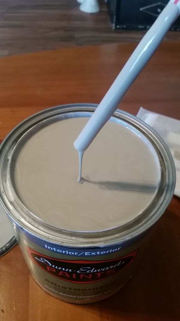 Dunn Edwards Aristoshoeld Interior/Exterior eggshell enamel Paint for a