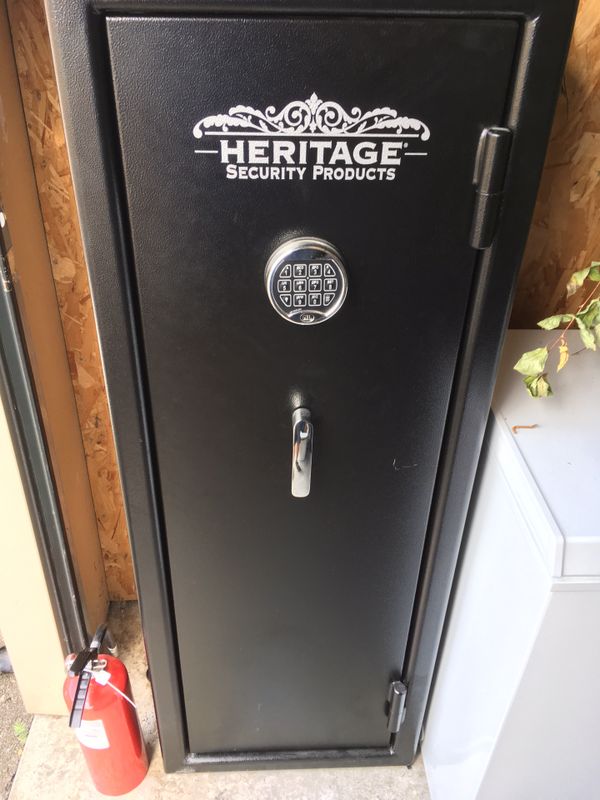 Great, working Costco gun safe (heritage brand) for Sale in North Bend