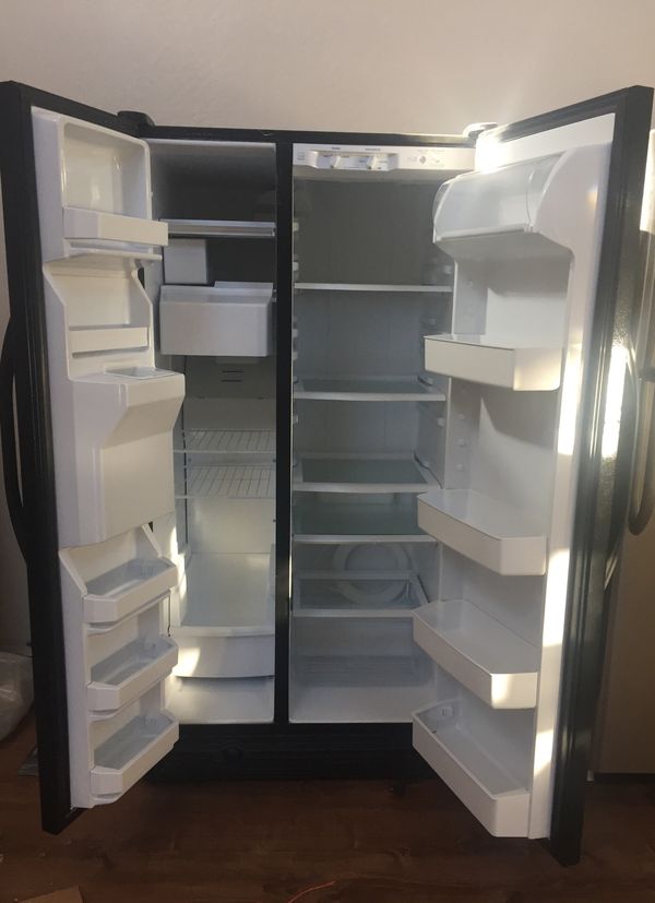 Whirlpool double doors Refrigerator w/ ice maker for Sale in San Tan