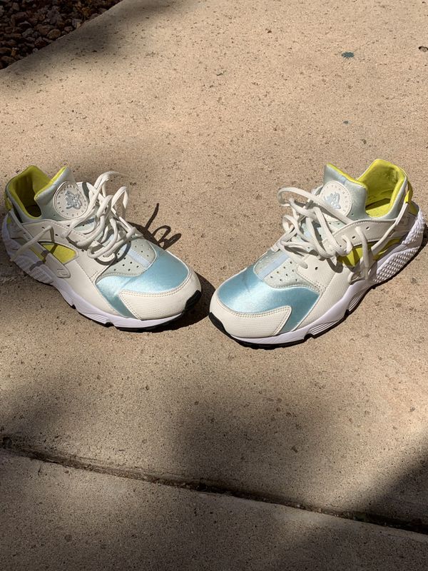 Nike huaraches baby blue and neon yellow and white size 11 women or 9.5 menâs pick up only for 