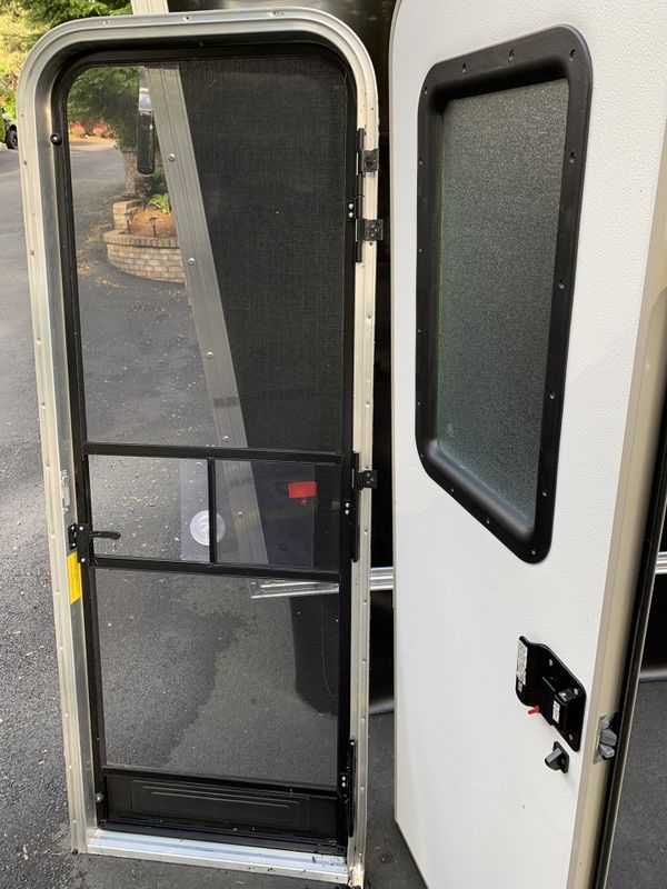 Rv camper 5th wheel door with screen door, keys for Sale in Mill Creek