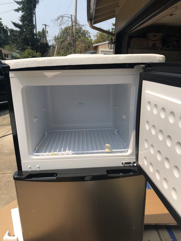 Thomson 7.5 cu ft Fridge/Freezer Tall MiniFridge for Sale in Eugene