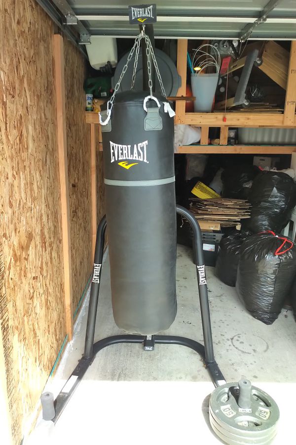 Everlast 100 pound LEATHER punching bag + stand + weights for Sale in Bonsall, CA - OfferUp