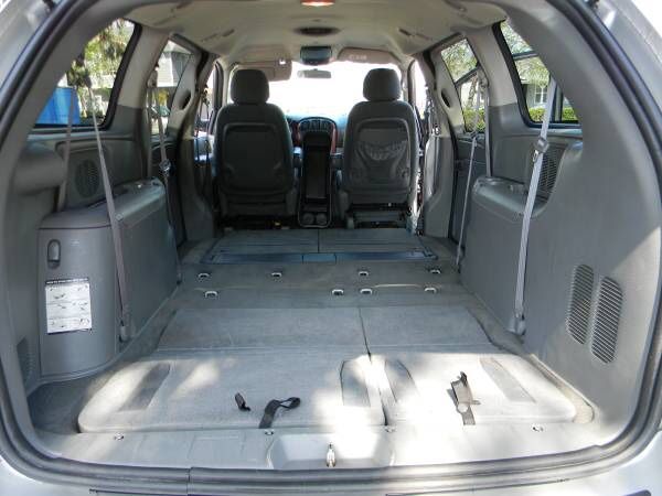 2005 Chrysler Town & Country Minivan Stow n Go seats 7 passenger for ...