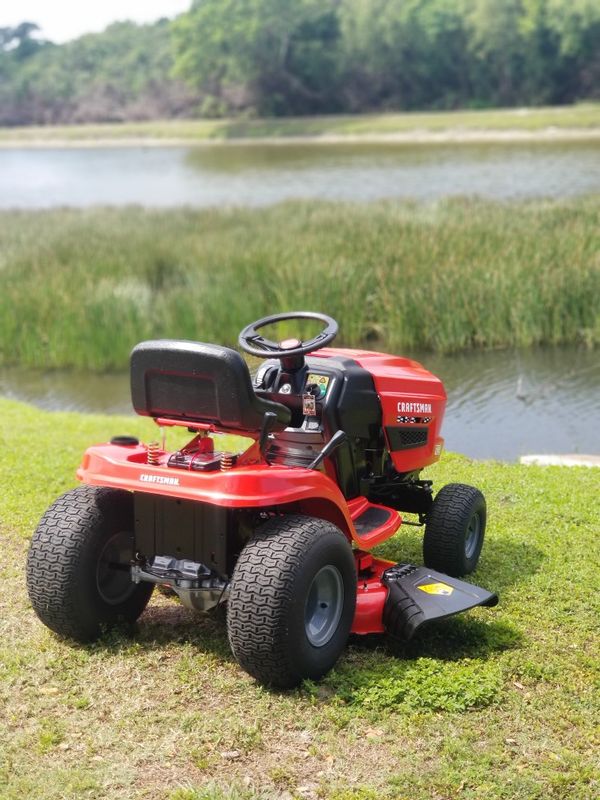 CRAFTSMAN T110 17.5-HP Manual/Gear 42-in Riding Lawn Mower. Almost New