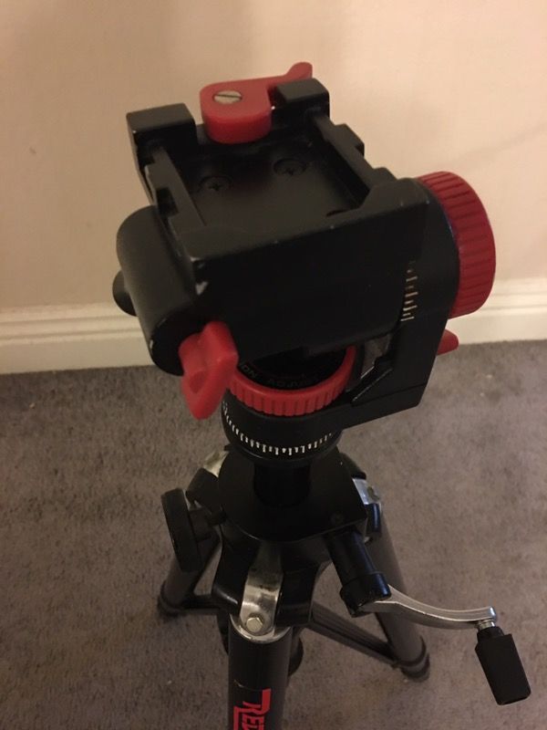 Red accent solid tripod VTR90RA for Sale in Irvine, CA OfferUp