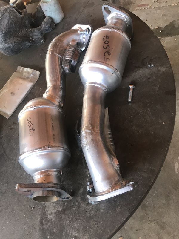 Catalytic converters brand new Cadillac CTS 0406 for Sale in Long