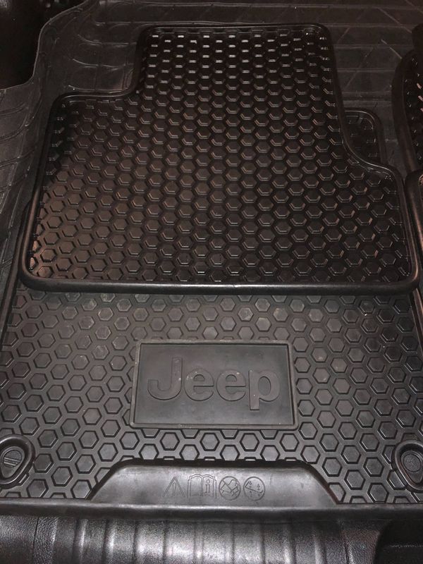 Jeep Cherokee Genuine Mopar Rubber Floor Mats 20142019