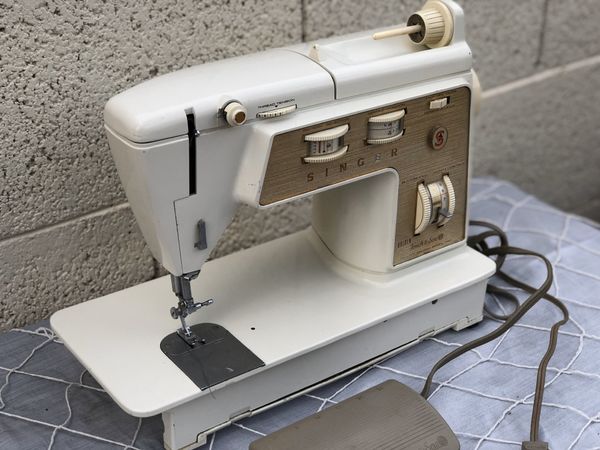 Vintage Singer TOUCH & SEW Deluxe ZigZag (Model 750