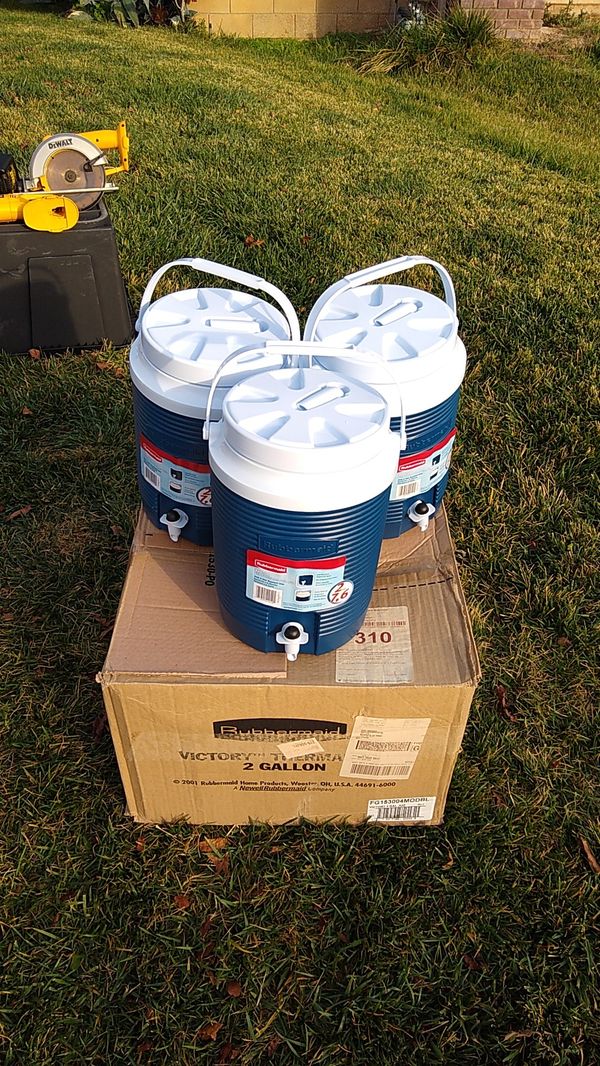 3 Rubbermaid 2 Gallon Water Jugs for Sale in Winchester, CA OfferUp