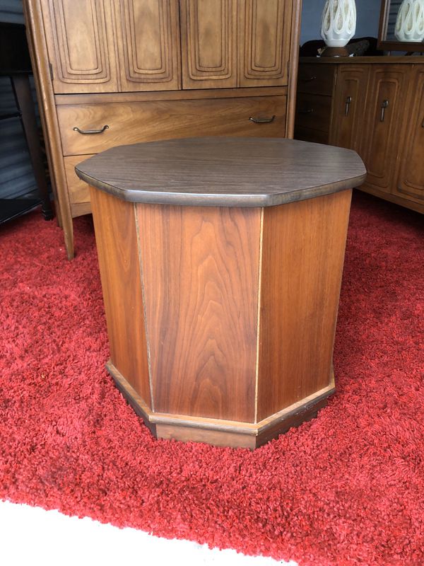 MCM Octagon Wood With Mica Top End Table for Sale in Punta 