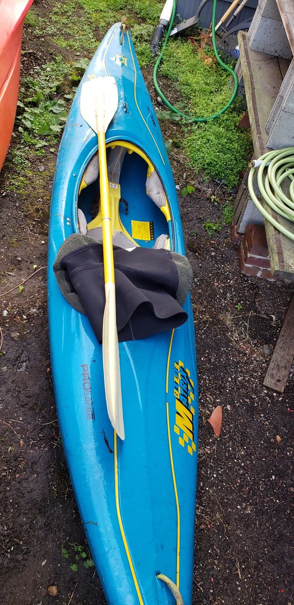 Perception Whitewater Kayak, w/ skirt and paddle for Sale in Seattle