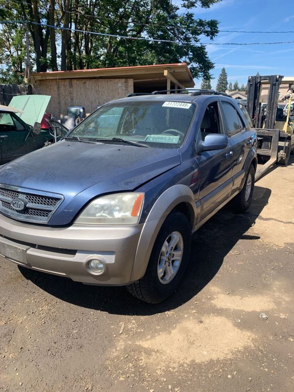 2003 Kia Sorento for parts only. (Bad engine) for Sale in Modesto, CA